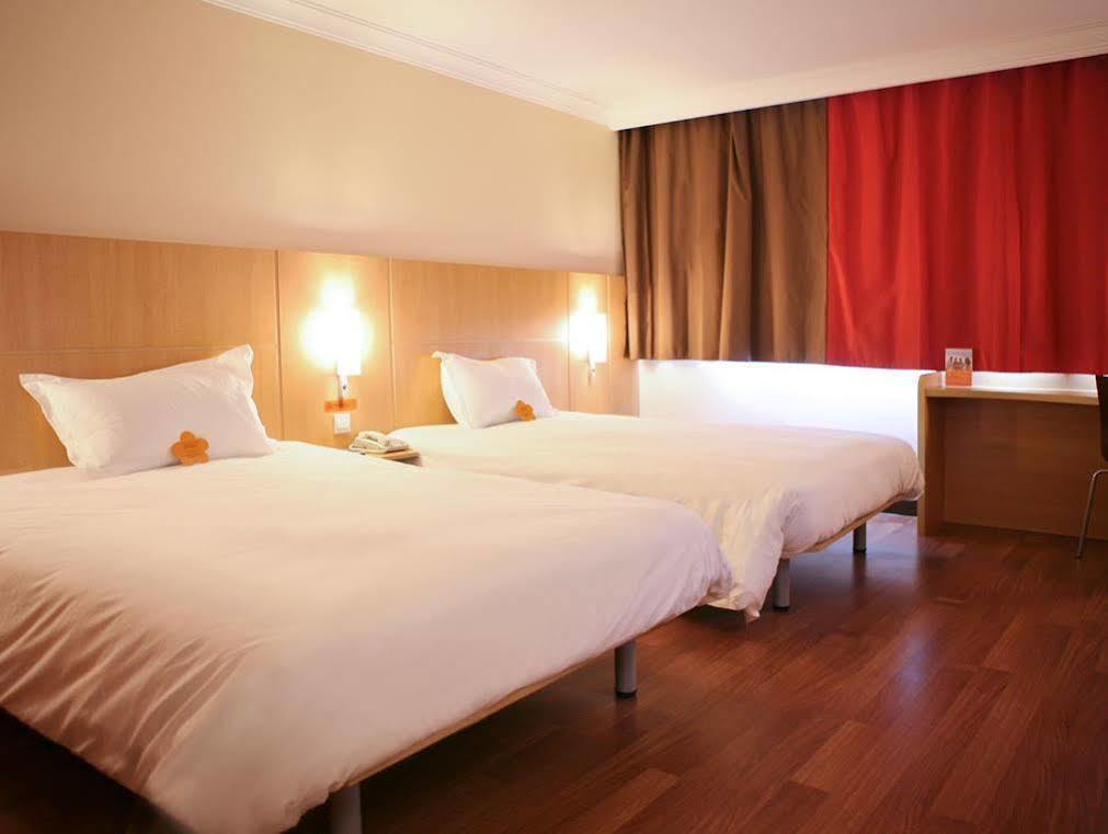 Ibis Styles Paris Poissy Hotel Bagian luar foto